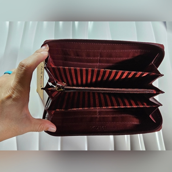 Polynesian Tattoo Leather Zip Wallet - Picture 6 of 11